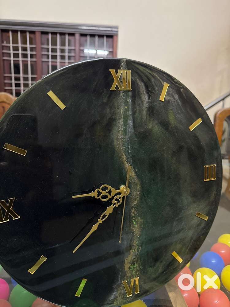 Resin clock