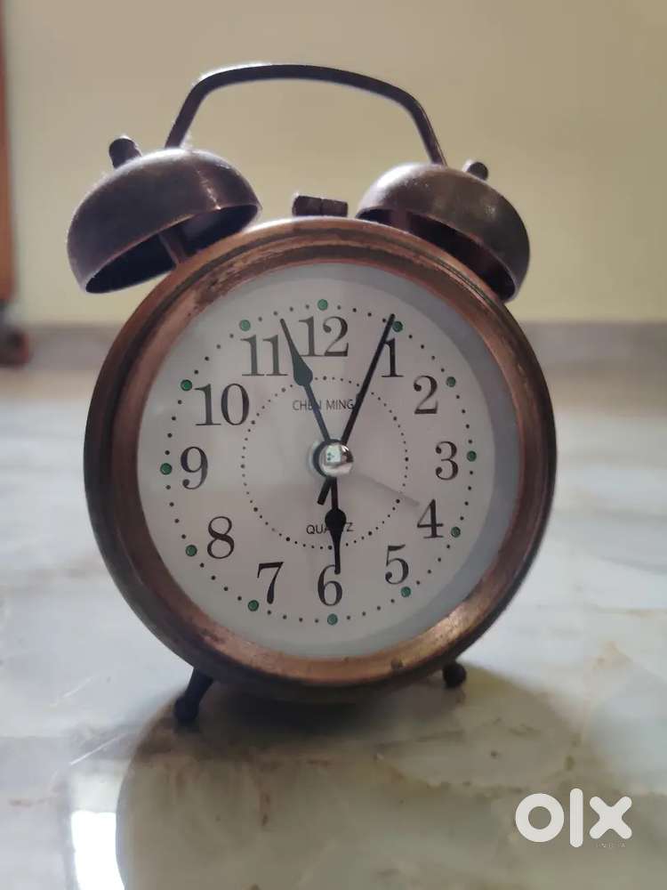Quartz alarm clock