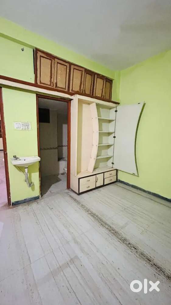 2 bhk house 1st floor