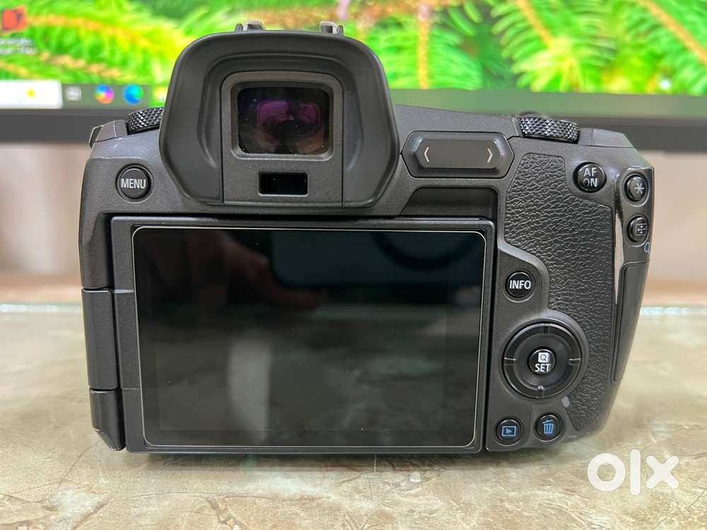 Canon EOS R Camera with RF 24-105 lans