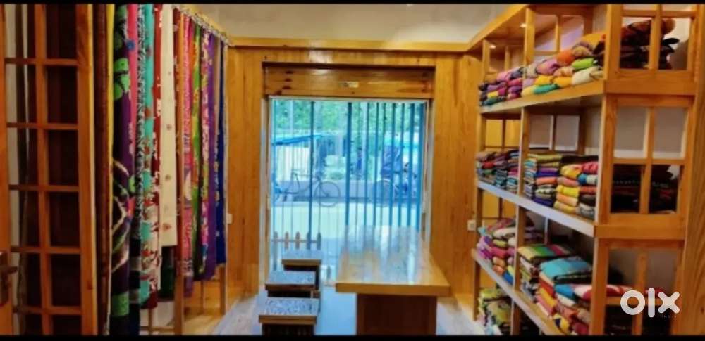 Female sales executive for boutique (Urgent)