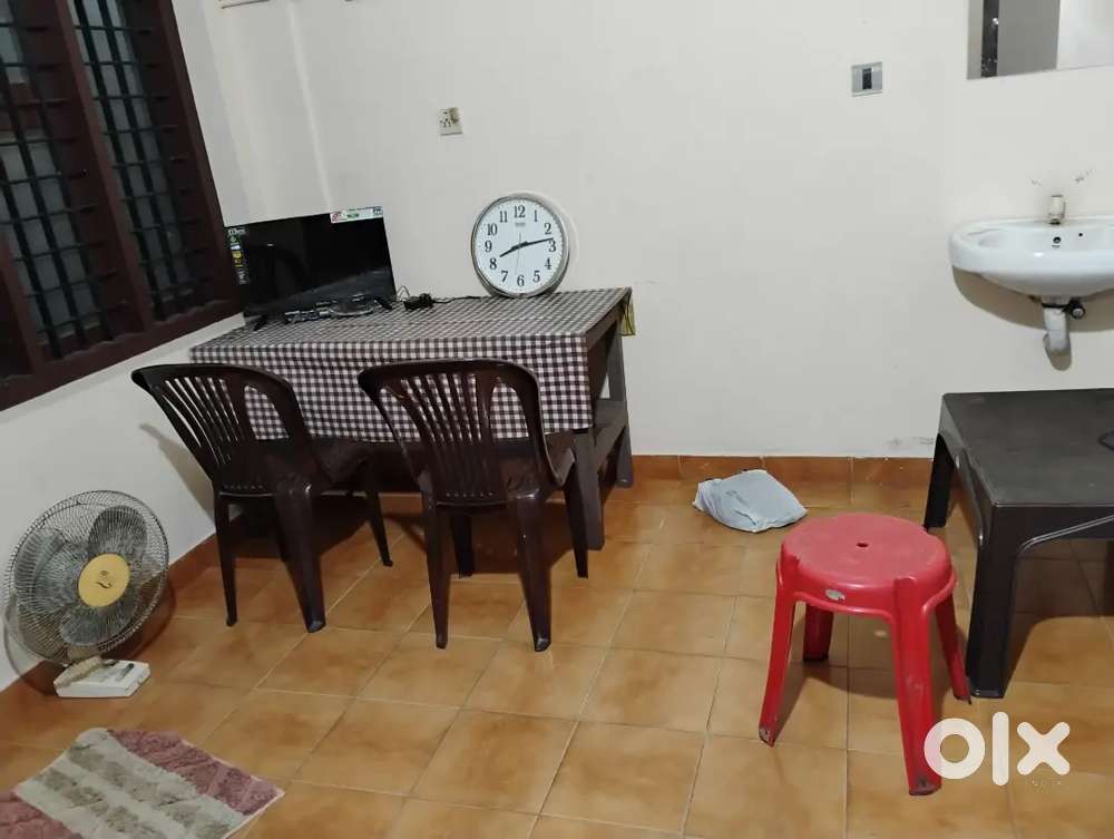 Single Room For Executive Men in Thamarassery Town