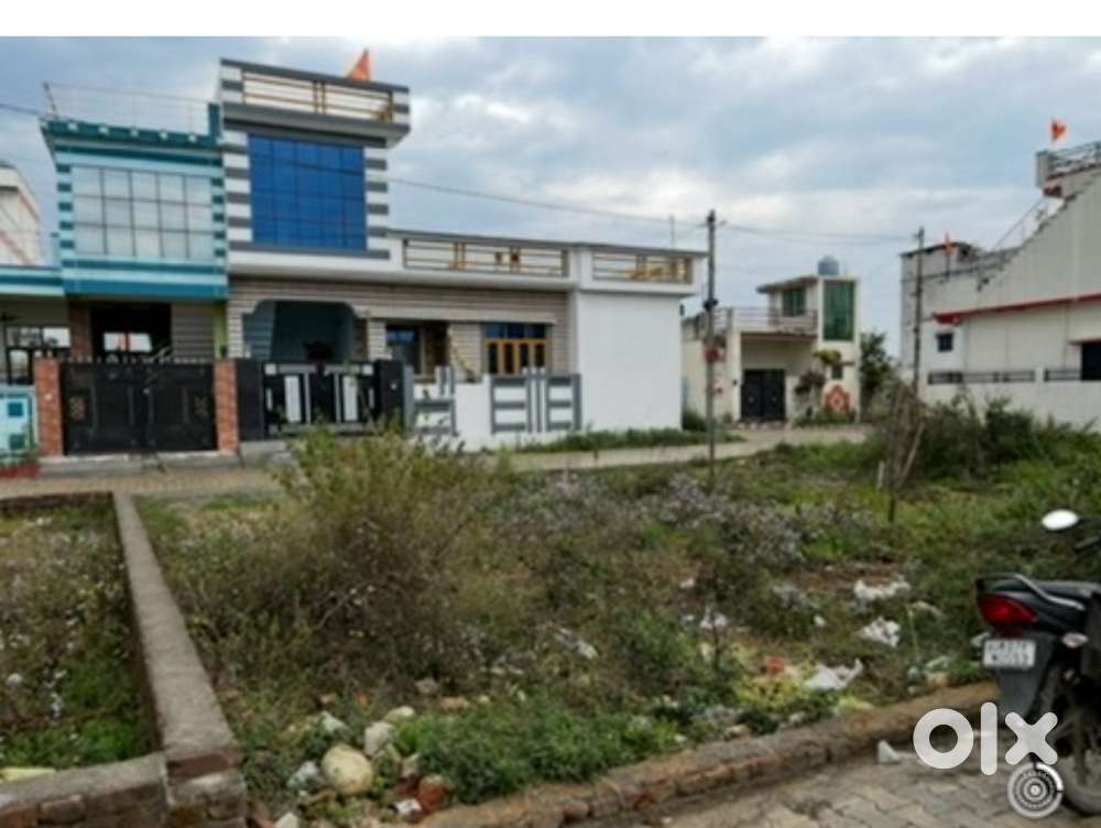 Plot For sale 100 gaj double side road