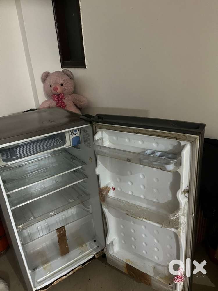 Fridge working good but inside boxes bit loose we add cellotape