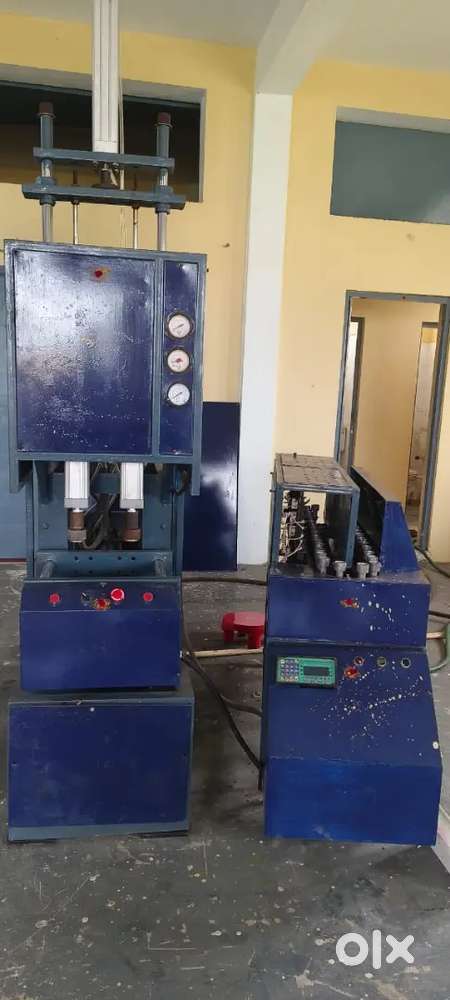 PET BLOWING MACHINE
