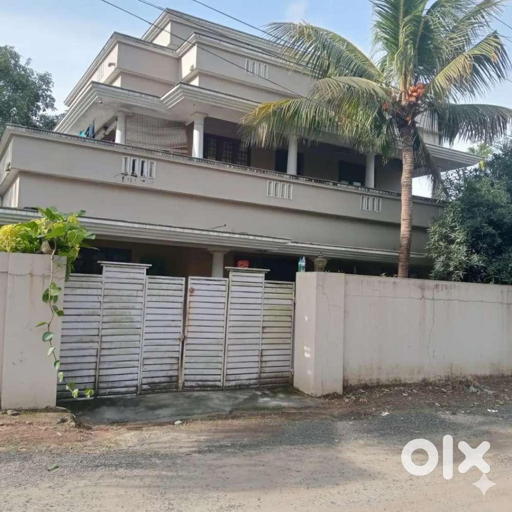 7 cent land with house for sale