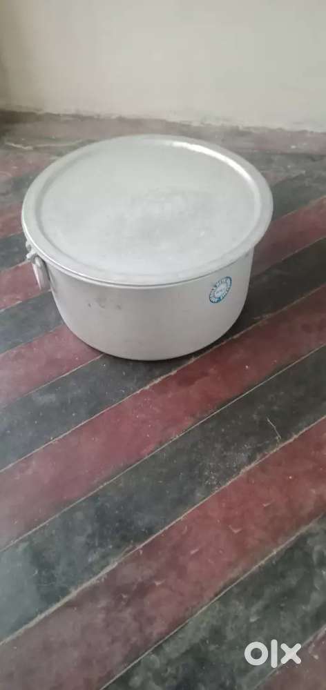 Aluminium pot with lid... Weight -10kg