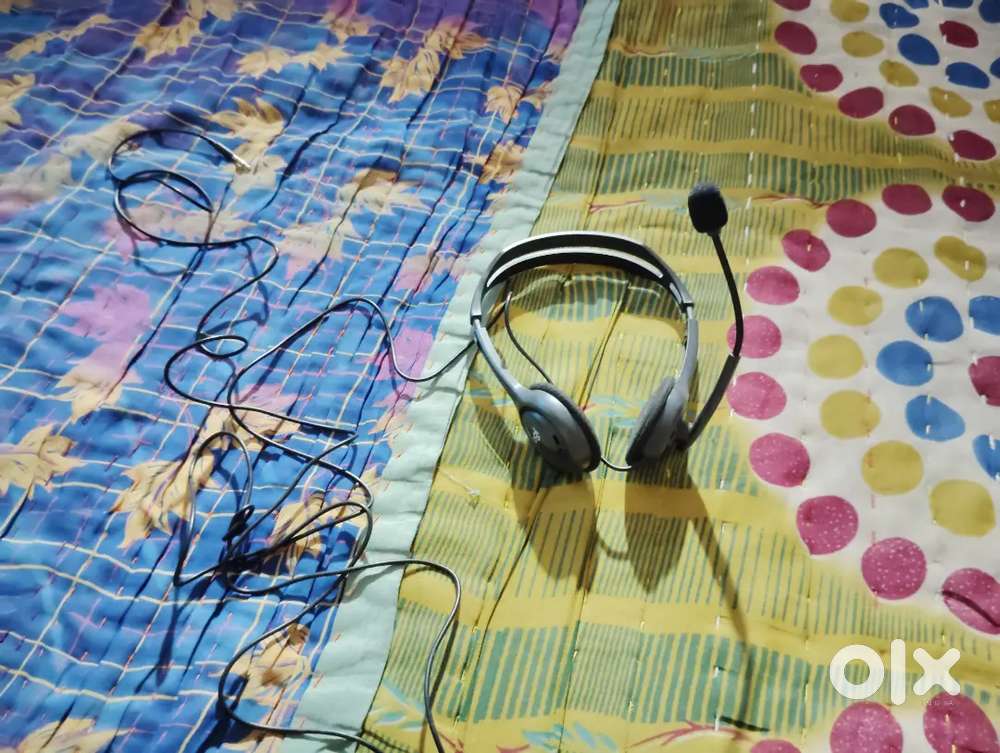 Wired headphones
