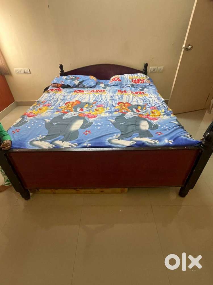 Queen size bed