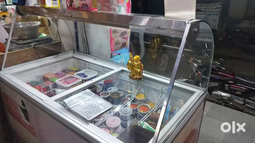 Display glass round shape canopy