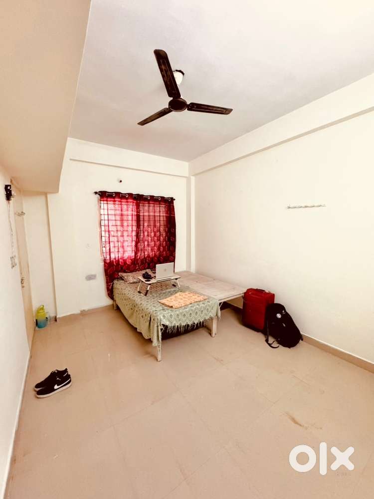 Room for collegw student near Piplani Petrol Pump
