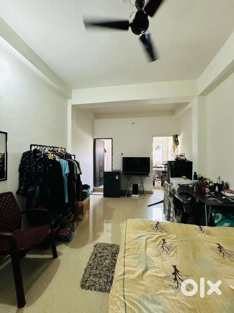 Independent Couple friendly Single Room With attached B/K at Six Mile