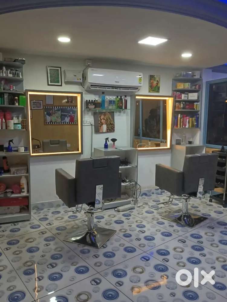 Required Beautician for Ladies Salon.