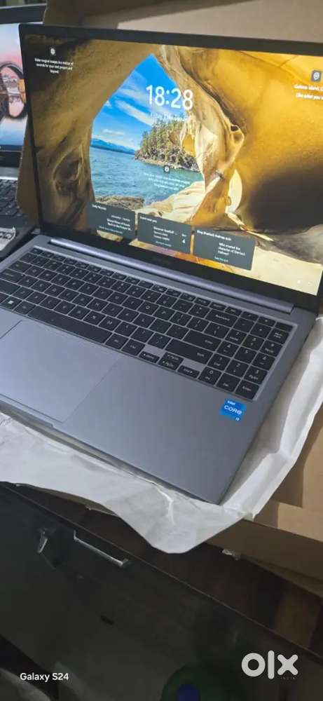 Samsung galaxy book 4 Core i3 1335u 8gb 512gb ssd laptop