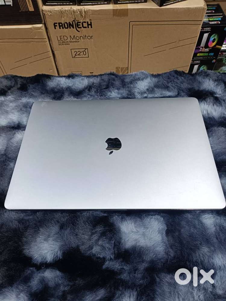 APPLE MAC BOOK A2141 i7 9th Gen 16GB RAM  512GB SSD + 4GB Quadro GPU
