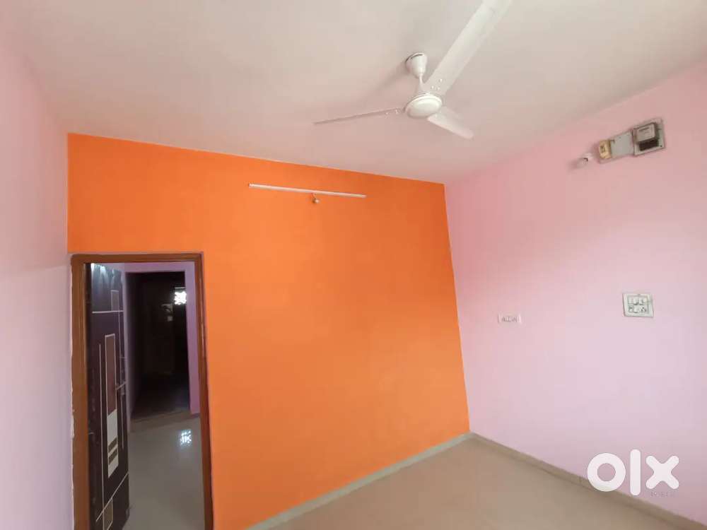 बॅचलर मुला/मुलींसाठी रूम भाड्याने देणे आहे.