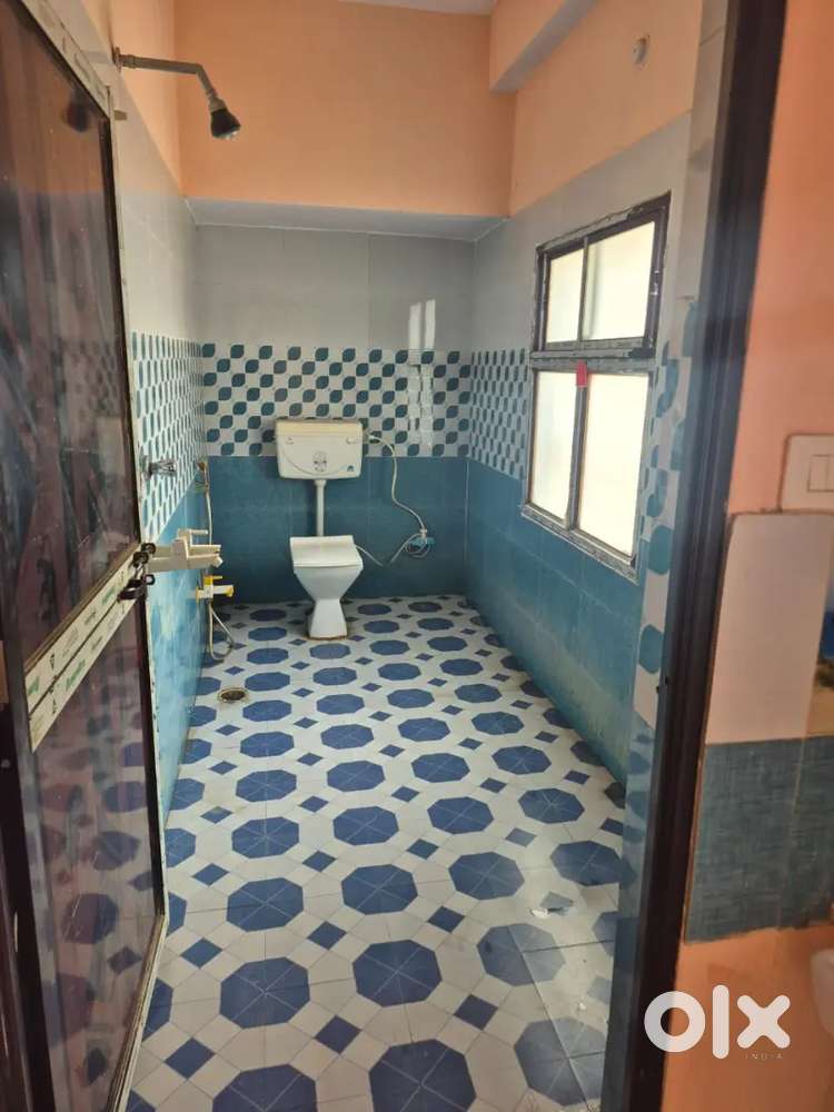 2 bhk room . office ya family bachlar koi v yuj k ley