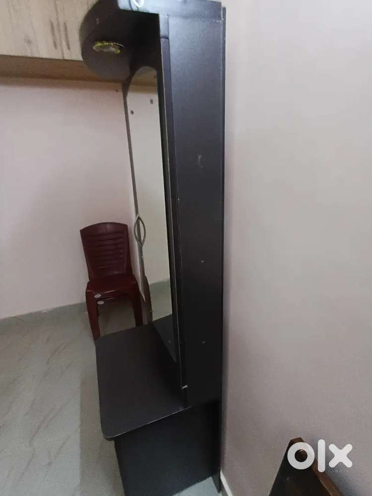 1.Double Bed Box Divan of 3'x7' size each and Dressing Table