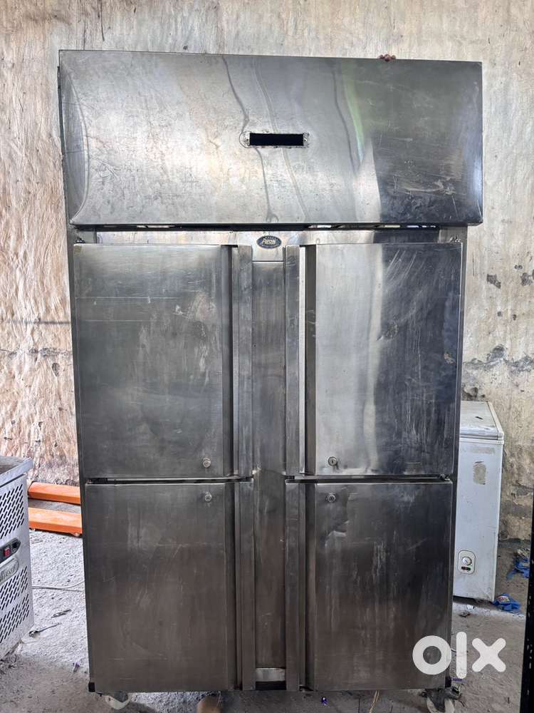 Commercial fridge four door