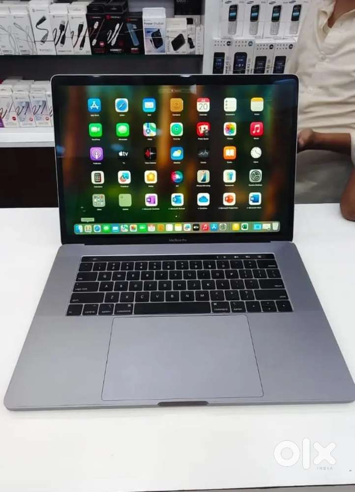 Macbook Pro Touch Bar 16/256 GB - 16inch in Mint Condition.