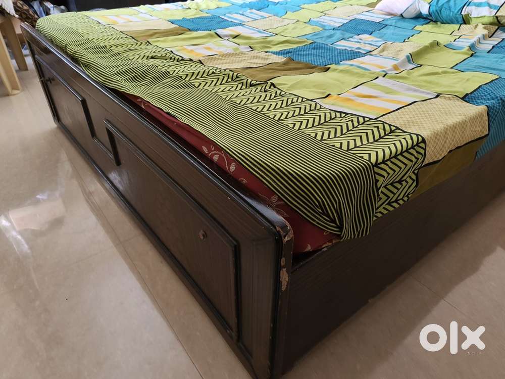 Queen Size Bed with Mattress (Good Condition)