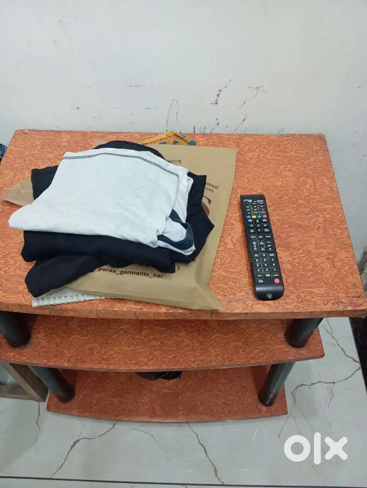 Wooden trolly for tv/books