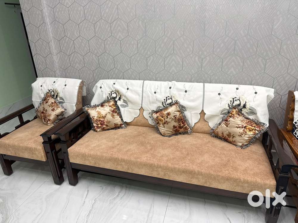 5 Seater Sofa with Cusions