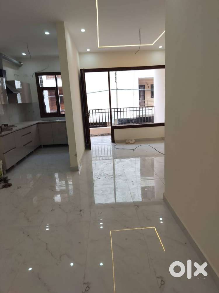 3 bhk FLAT FOR SALE 3 BHK 3 WASHROOM 128 SQUARE YARD WITH LIFT NEWLY