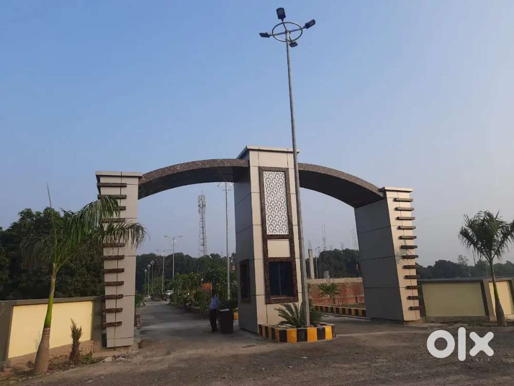 Ready to move plot fully develop society near Agra expressway