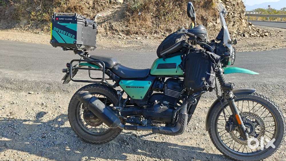 fully Loaded with fog lights, Mobile Holder, Top box and Panniers