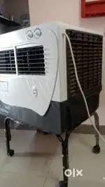 Less than 1 year used cooler, Along with the stand