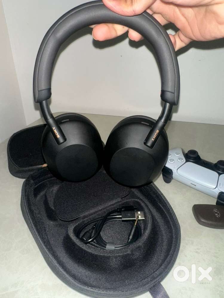 Sony Wh- xm5 almost new