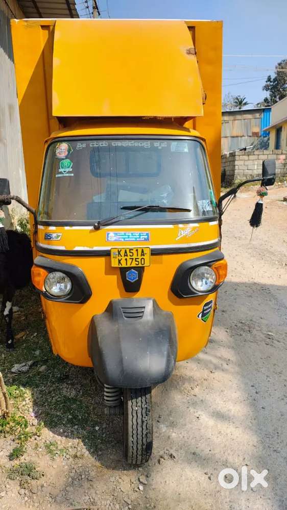 Ape 1tan capacity good condition vehicle with container