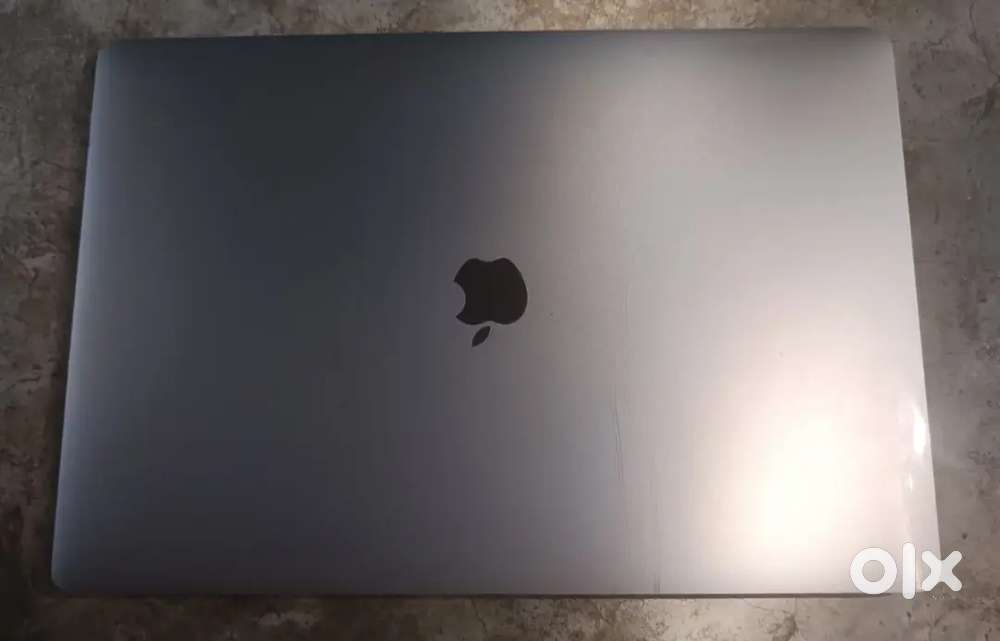 MacBook pro i9 32gb with touch bar