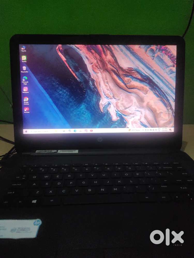 Hp laptop i3 (8/256) colour black with charger