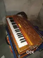 Brand New harmonium only 15 days used 1Years Warnty