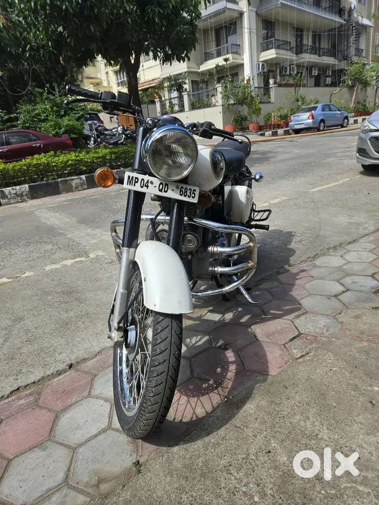 Royal Enfield Classic 350 White Colour