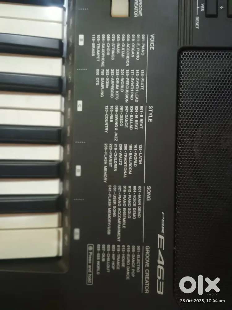 Yamaha PSR e463 keyboard