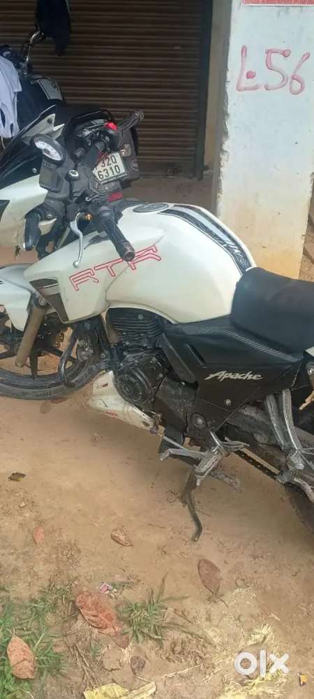 Mujhe nai gadi lena hai isliye main bech raha hun gadi condition