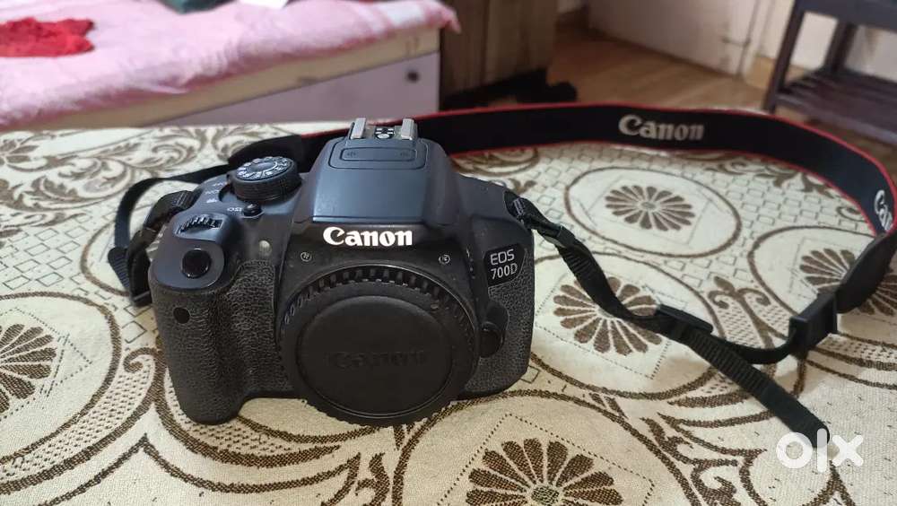 Canon EOS 700D DSLR camera