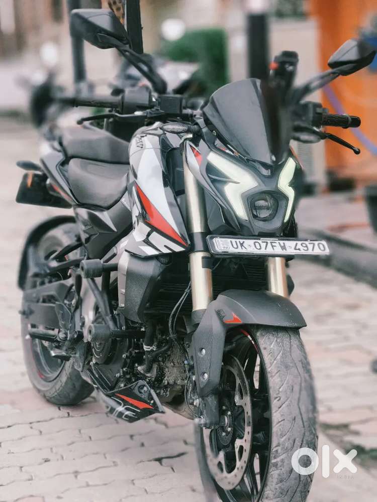 bajaj ns 400 hai condition super or bike chali hai abhi 7000km