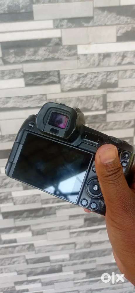 Canon EOS R