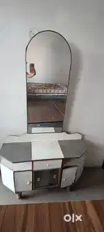 Dressing table for sale 5 years old in good condition