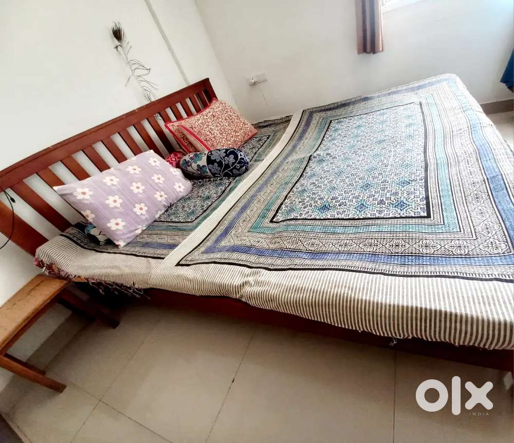 QUEEN SIZE COT FOR SALE