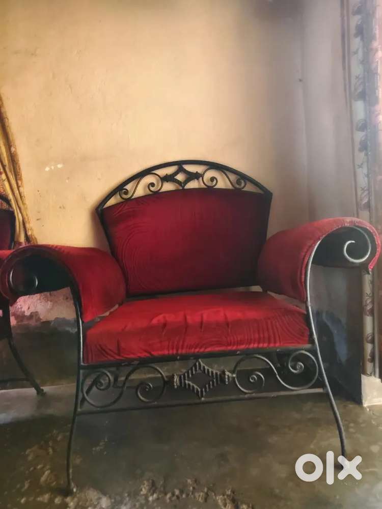So reasonable price sofaset in 4000