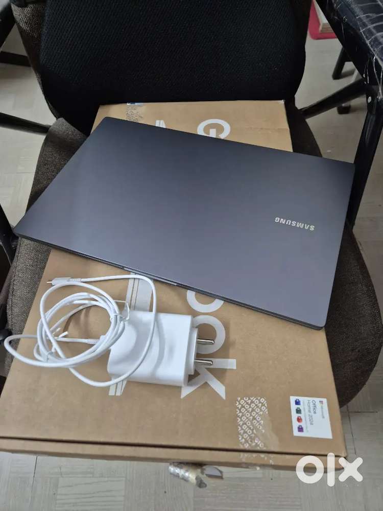 1 month old Galaxy Book 4