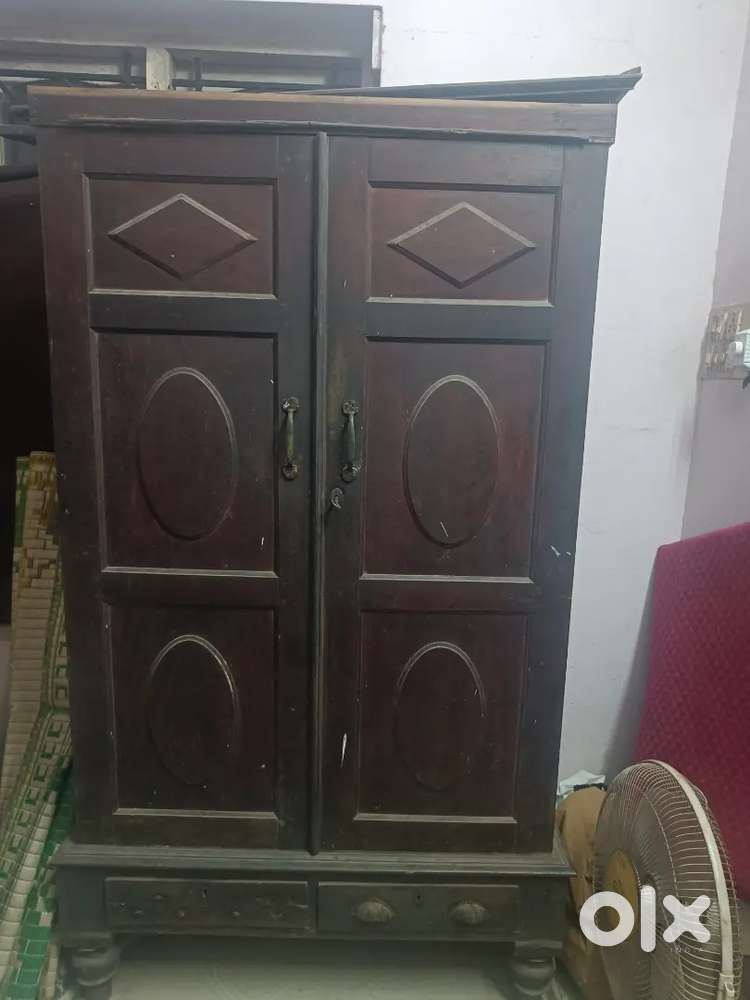 Double door wooden almirah