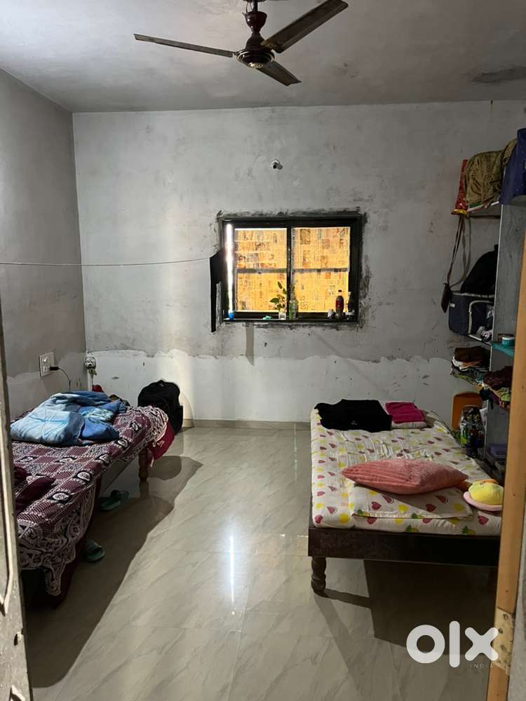 Female roommate required