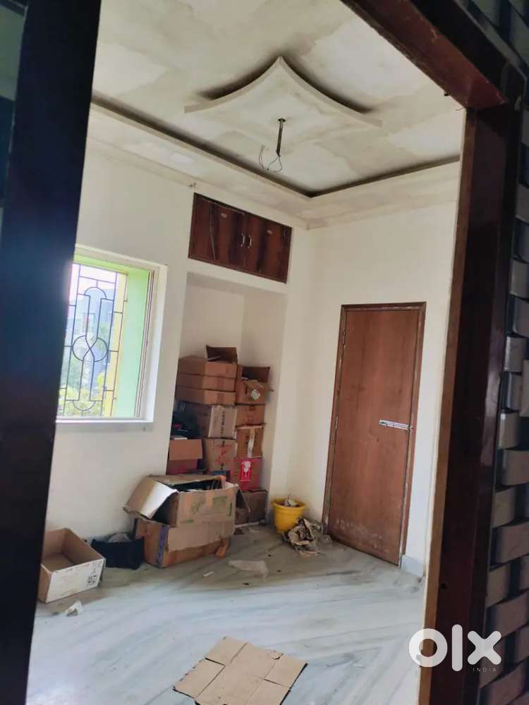 Spacious South Facing 4th floor Apartment in prime location near metro