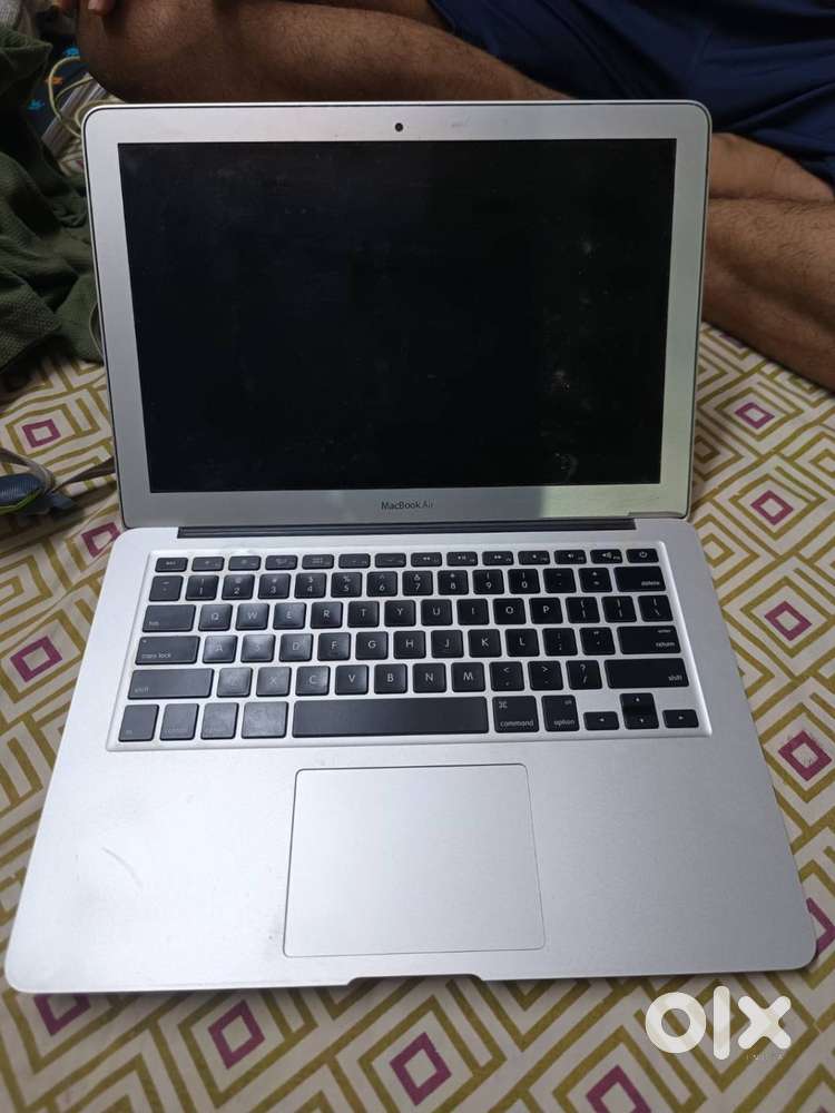 Apple mackbook air 13 inch